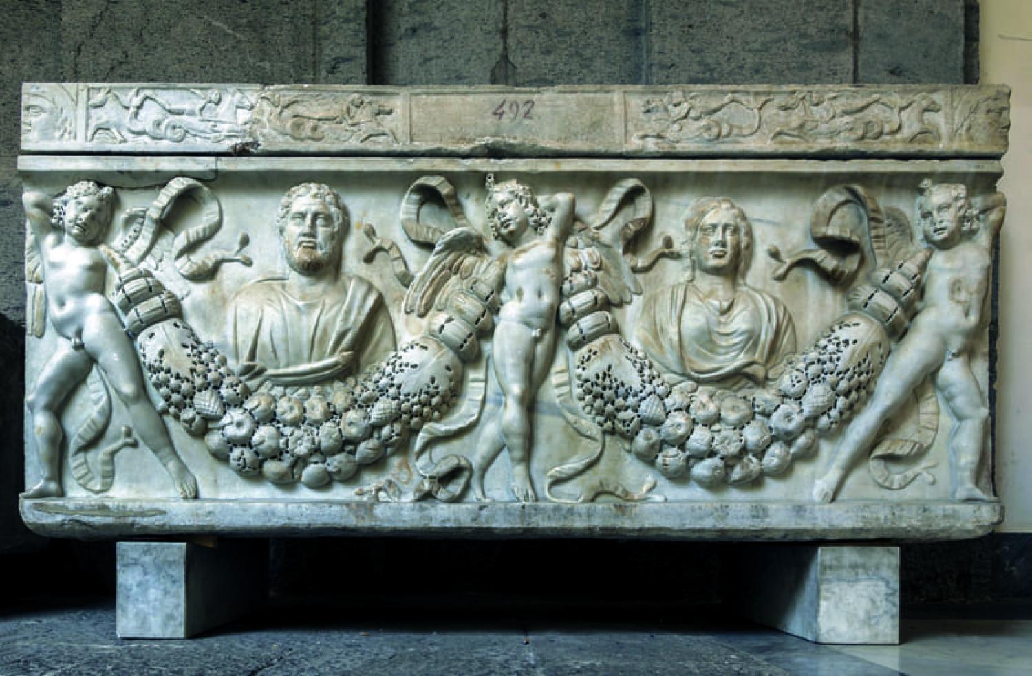 Sarcofago romano di età imperiale. Napoli, Museo Archeologico Nazionale.